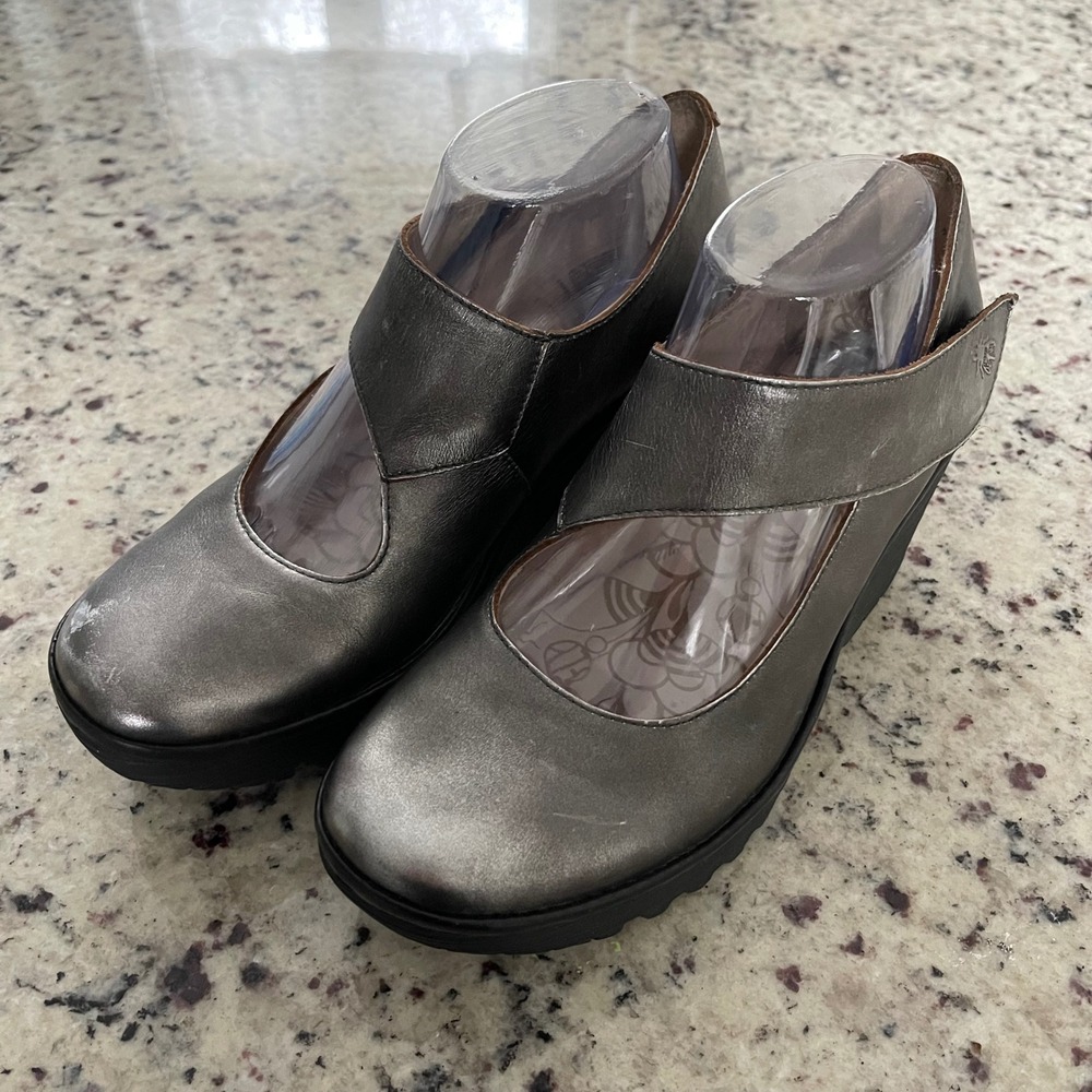 Fly London Yaz Wedge‎ Pumps Pewter Metallic Leather Velcro Strap Womens 40/9